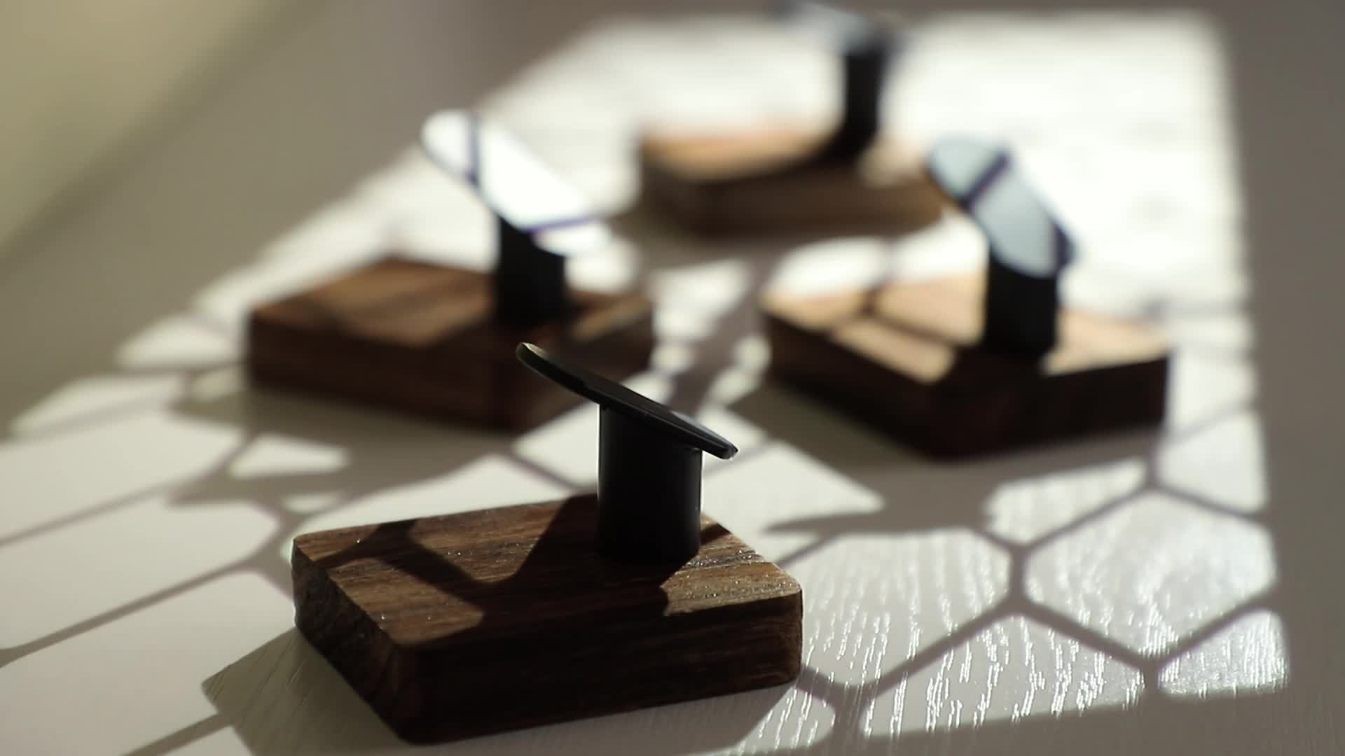 4 Stuks Houten Plakmuur Haken voor Kleding en Hoeden – Eenvoudig te Installeren in Landelijke Stijl
