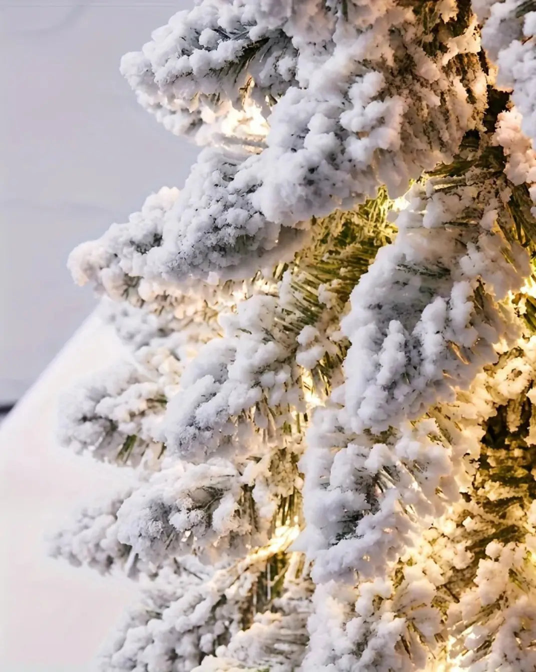 Verlichte sneeuwbedekte kunstkerstboom - LED warm wit Maison Roze