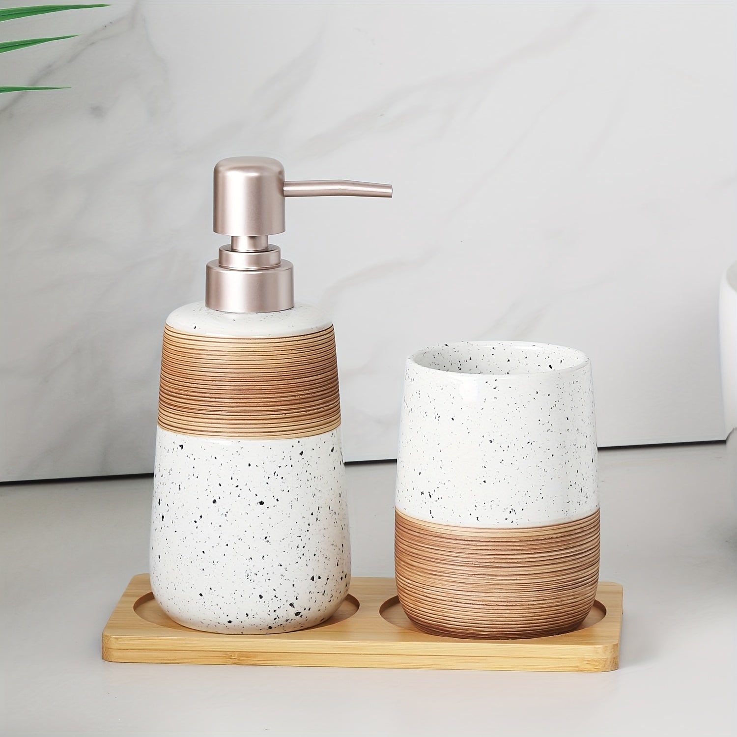 3-delige Keramische Badkamer Set met Mondwaterbeker, Lotionflesje en Houten Dienblad