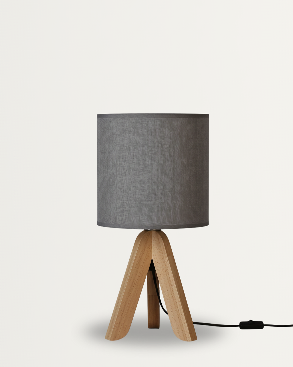 Minimalistische Tafellamp met Houten Tripod Basis en Stoffen Schaduw – Ideaal voor Slaapkamer en Kantoor