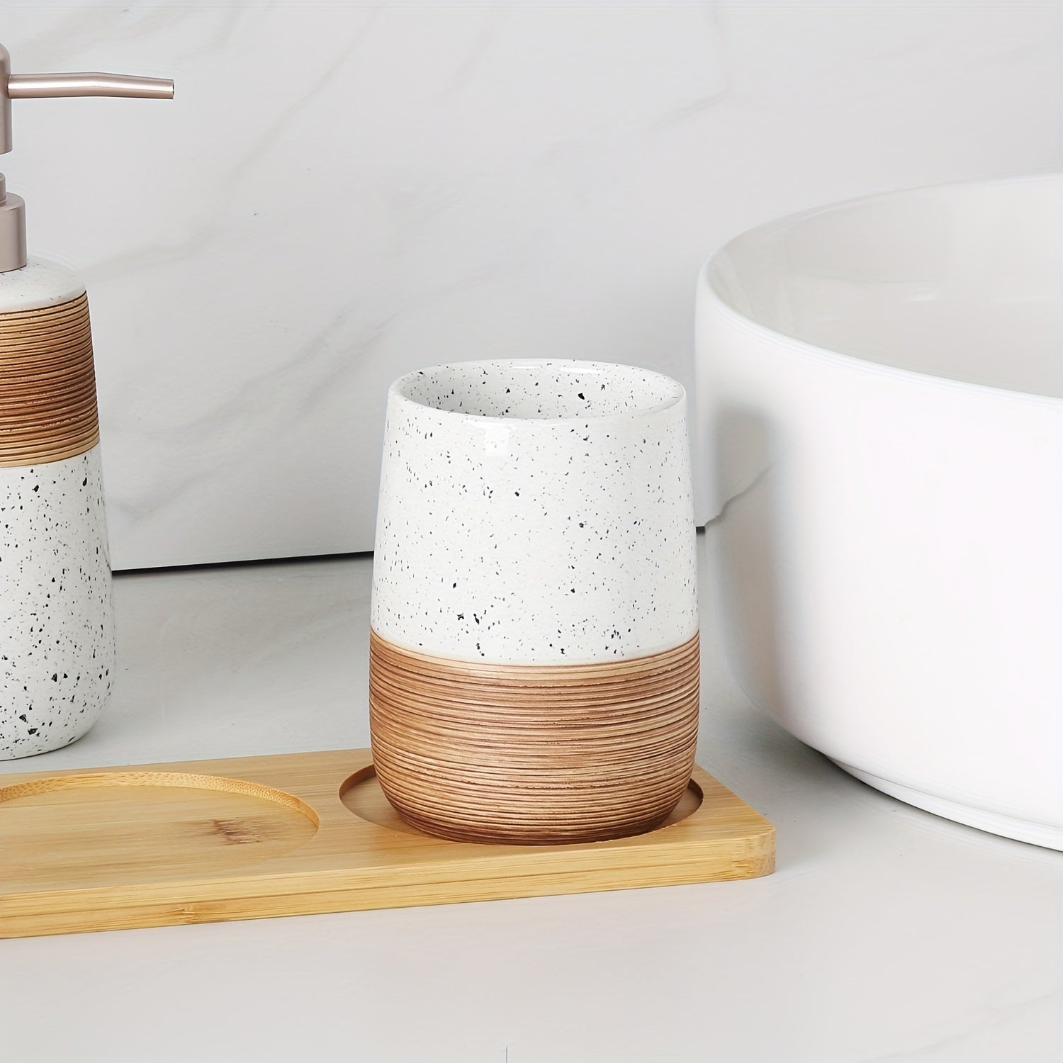 3-delige Keramische Badkamer Set met Mondwaterbeker, Lotionflesje en Houten Dienblad