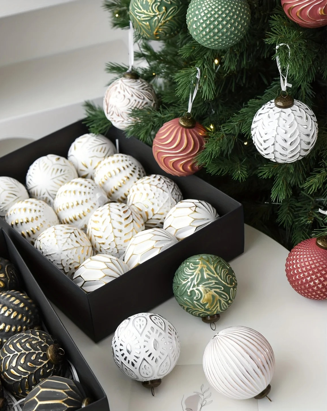 Feestelijke Luxe Kerstballen-Set – 12 Stuks – Elegant & Tijdloos