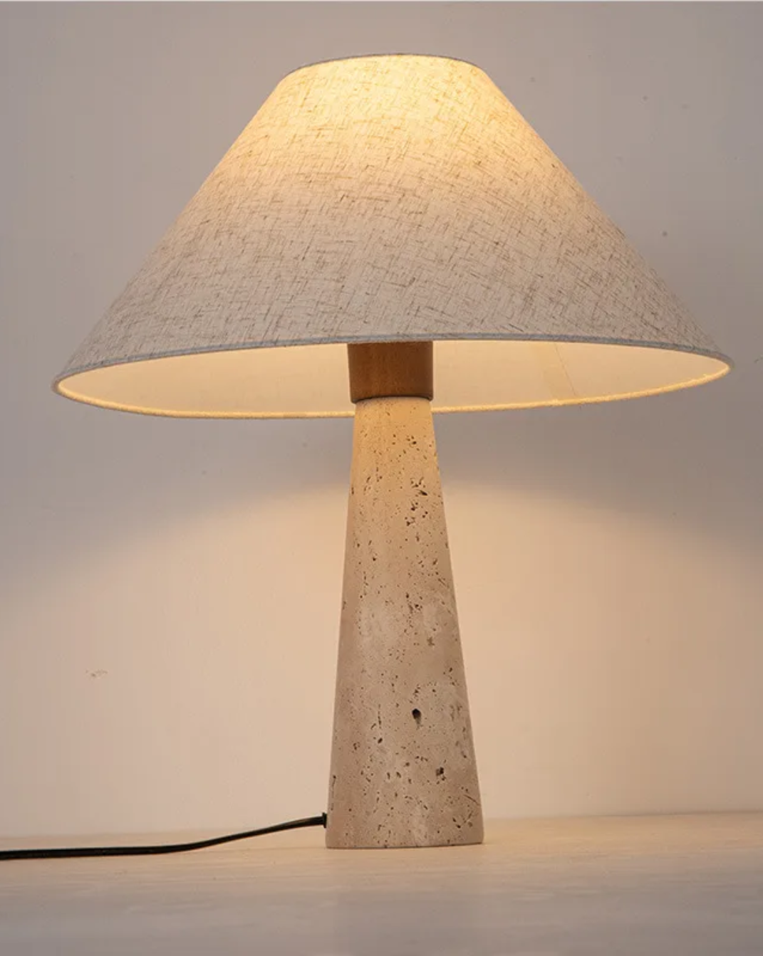 Japandi Travertine Tafellamp - linnen kap