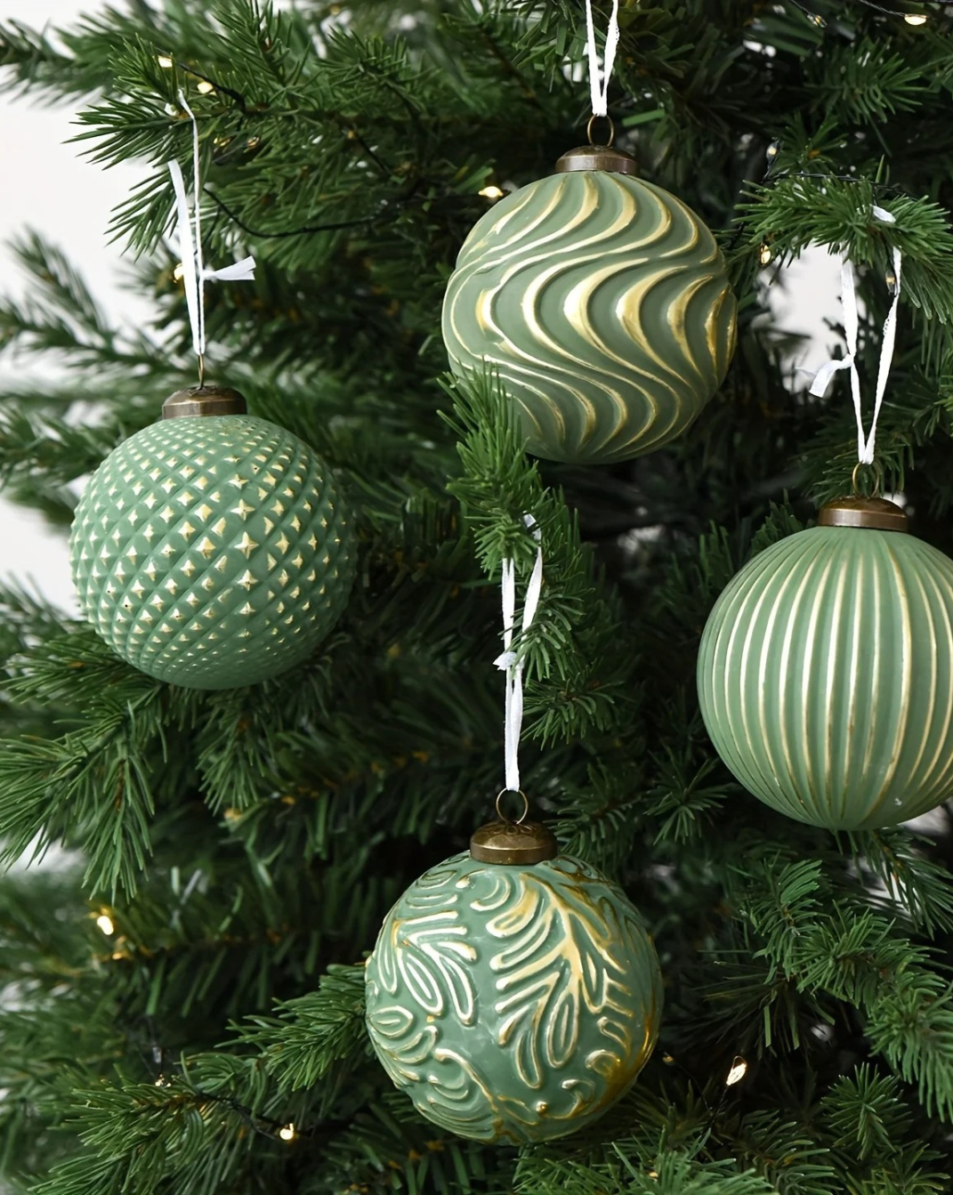 Feestelijke Luxe Kerstballen-Set – 12 Stuks – Elegant & Tijdloos