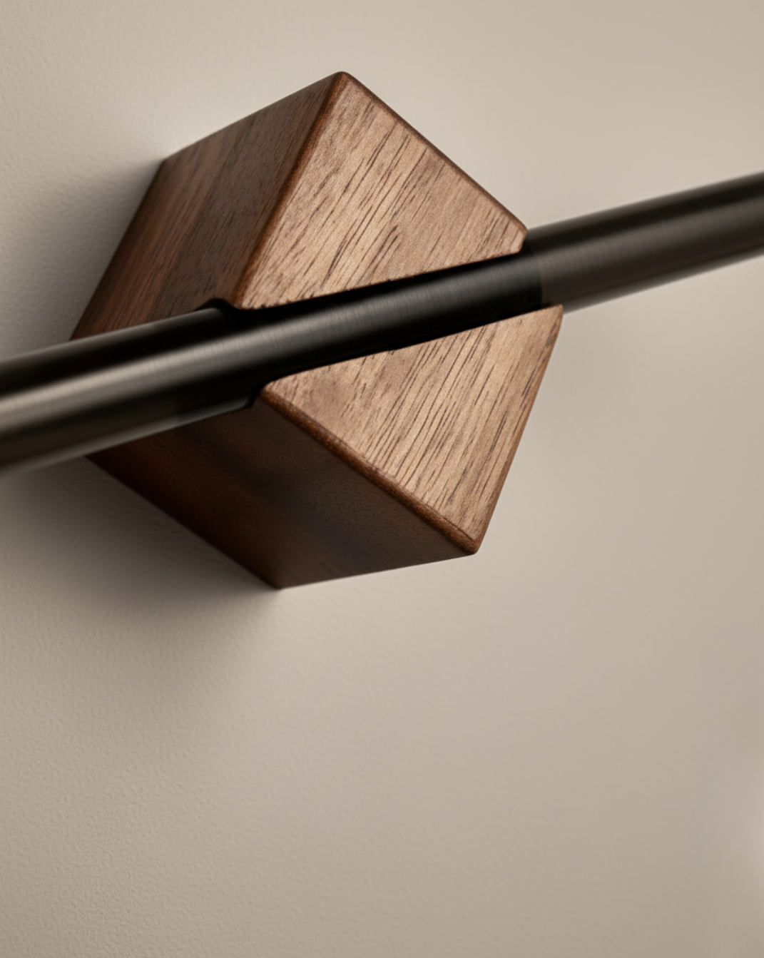 Uitschuifbaar Handdoekrek RVS – Verstelbare Wandmontage met Houtlook