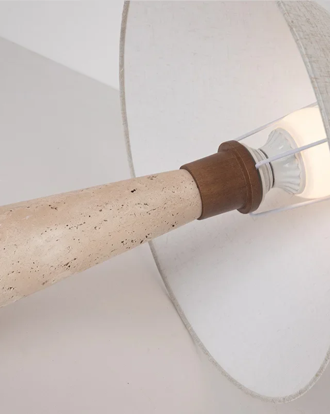 Japandi Travertine Tafellamp - linnen kap