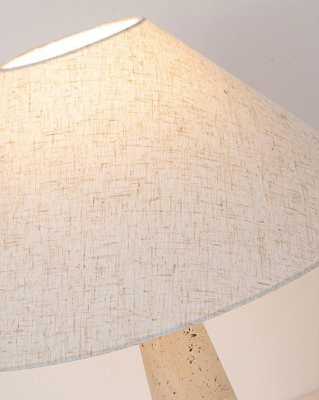 Japandi Travertine Tafellamp - linnen kap