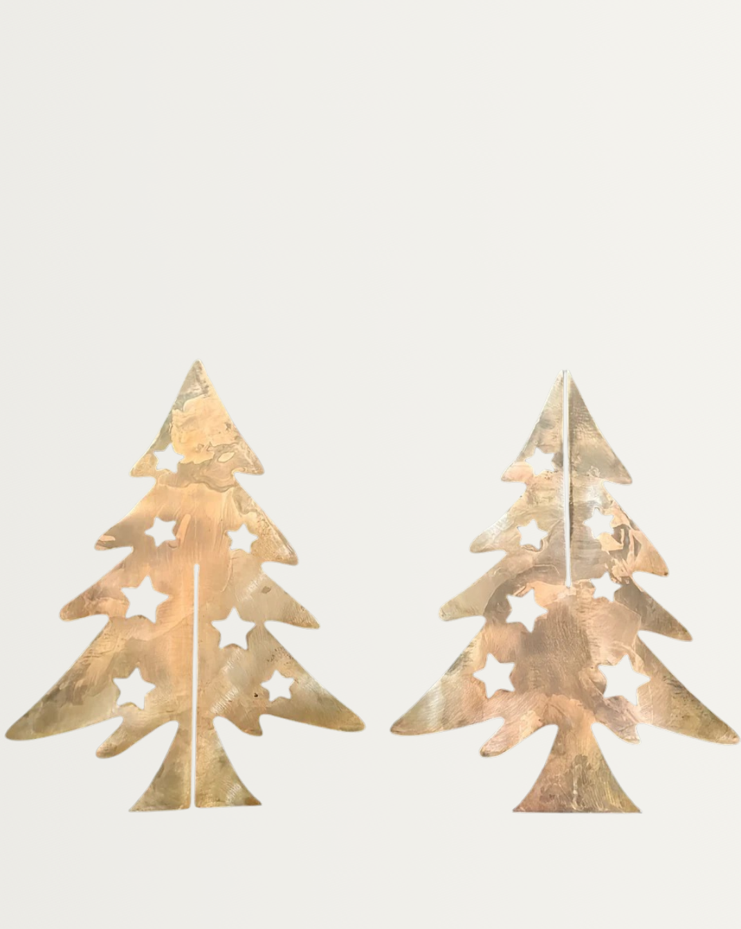 Metalen kerstboom-decoratie met steruitsnijding