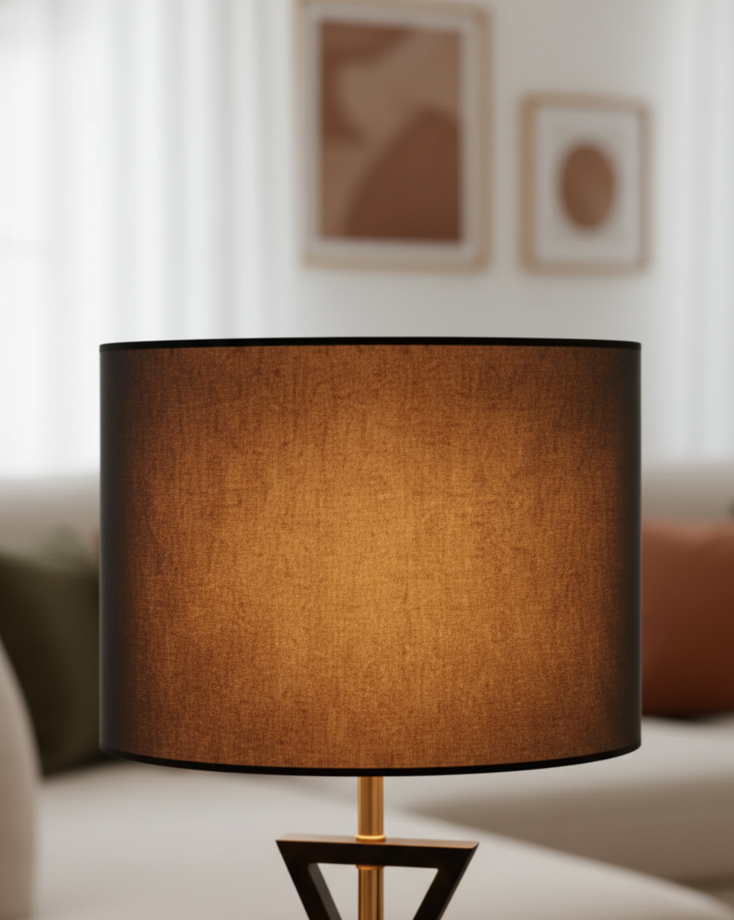 Moderne tafellamp - Tijdloze Verfijning in IJzerdesign