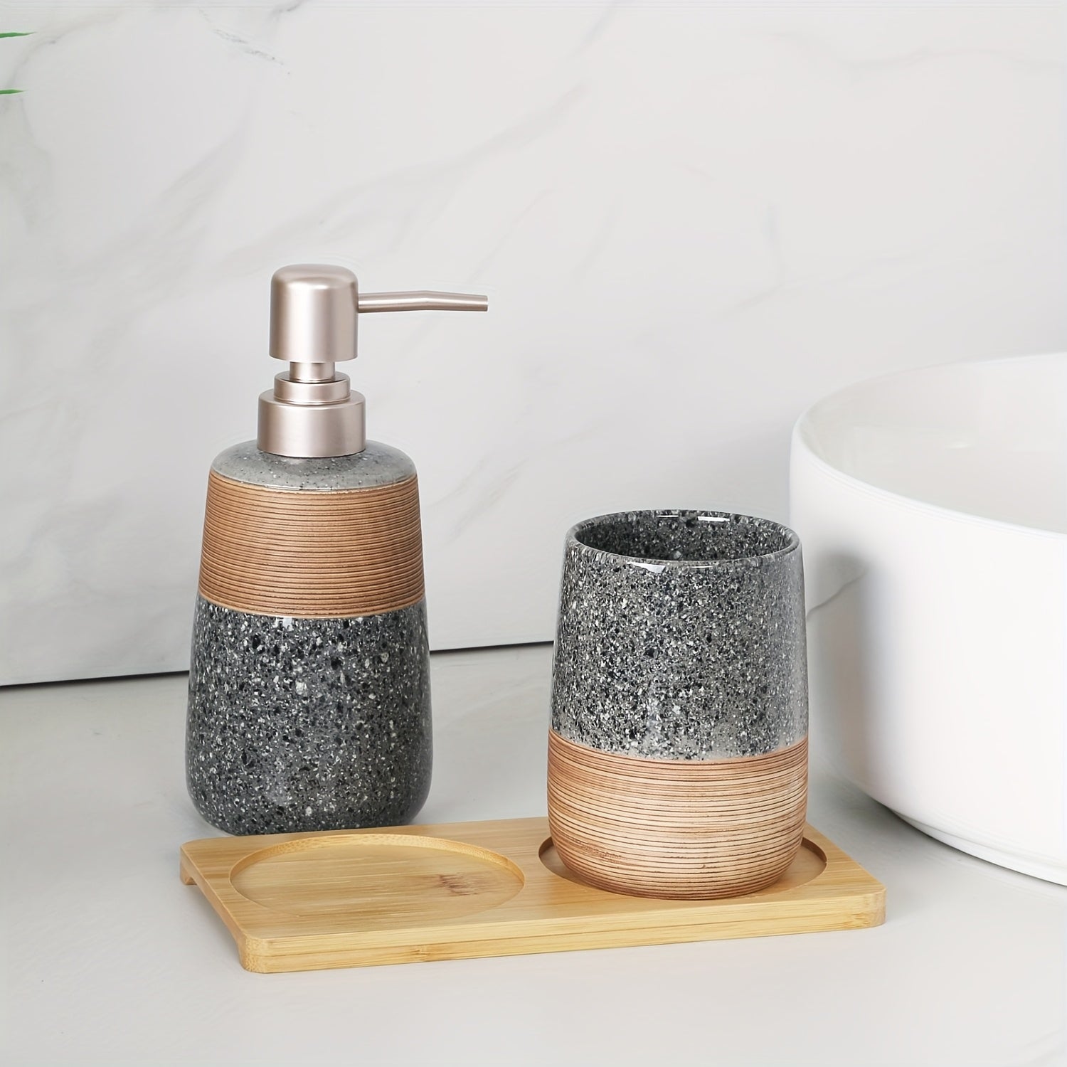 3-delige Keramische Badkamer Set met Mondwaterbeker, Lotionflesje en Houten Dienblad